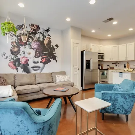 Stunning West End Condo - Close To Everything Nashville Has To Offer!